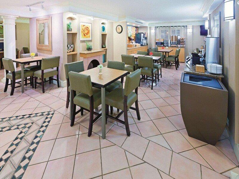 Baymont By Wyndham Lubbock - Downtown Civic Center Hotel Buitenkant foto