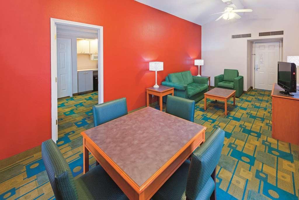 Baymont By Wyndham Lubbock - Downtown Civic Center Hotel Kamer foto