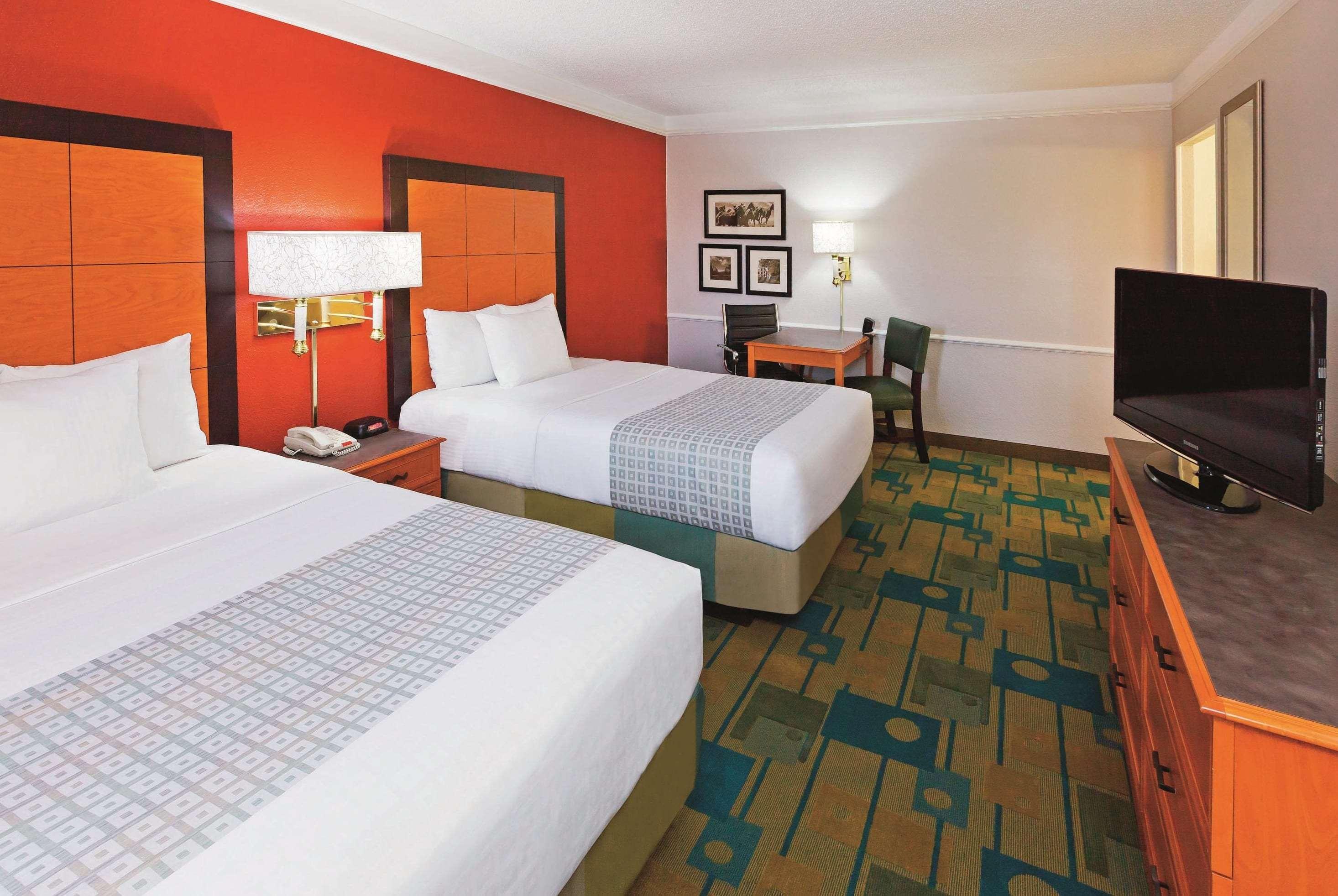 Baymont By Wyndham Lubbock - Downtown Civic Center Hotel Buitenkant foto