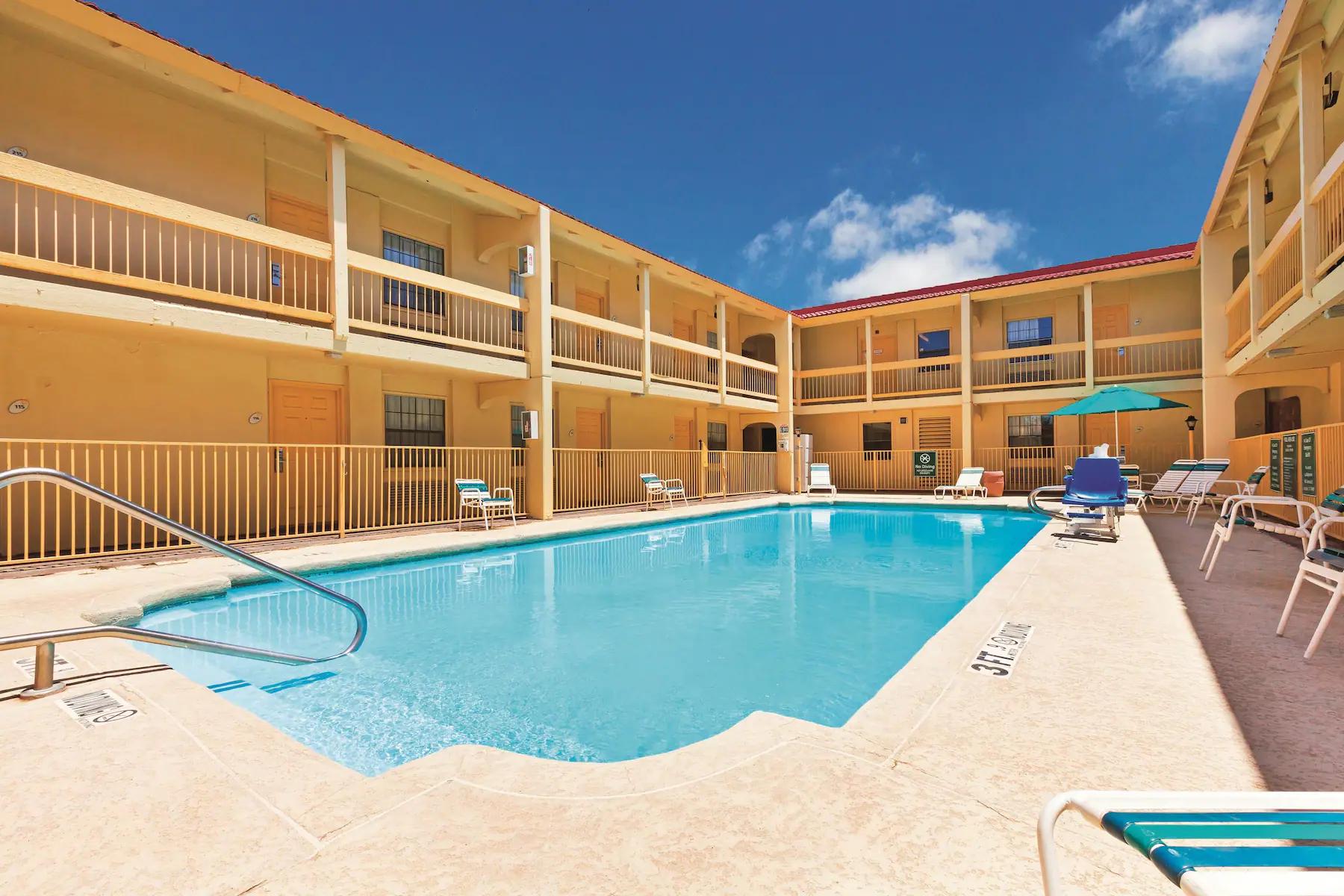 Baymont By Wyndham Lubbock - Downtown Civic Center Hotel Buitenkant foto