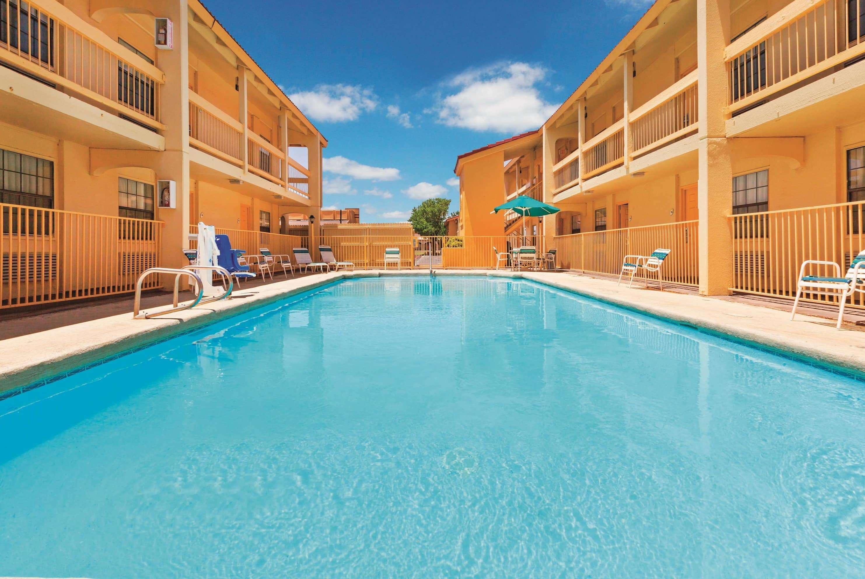 Baymont By Wyndham Lubbock - Downtown Civic Center Hotel Buitenkant foto