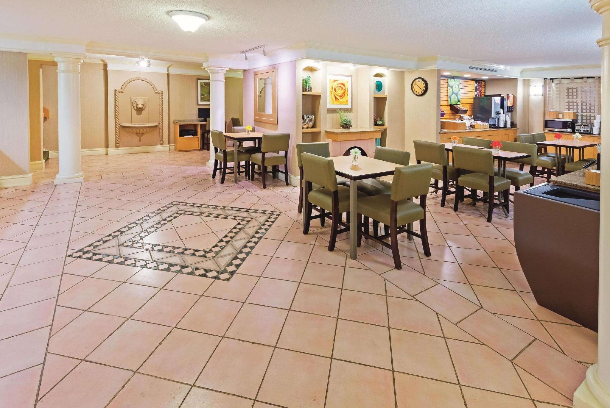 Baymont By Wyndham Lubbock - Downtown Civic Center Hotel Buitenkant foto