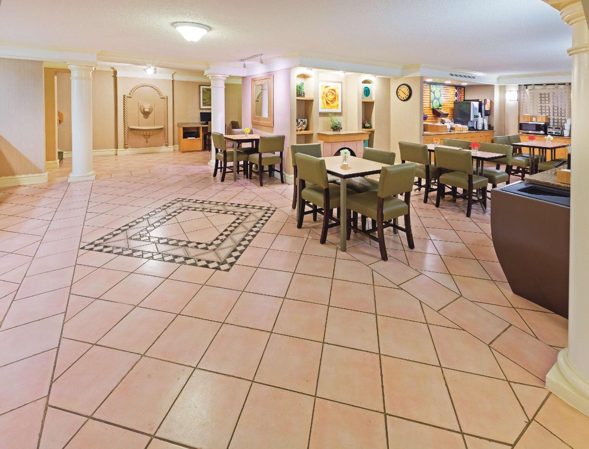 Baymont By Wyndham Lubbock - Downtown Civic Center Hotel Buitenkant foto