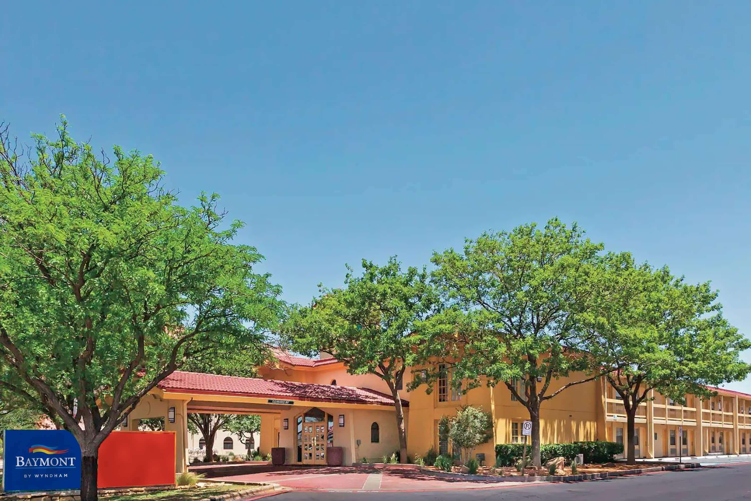 Baymont By Wyndham Lubbock - Downtown Civic Center Hotel Buitenkant foto