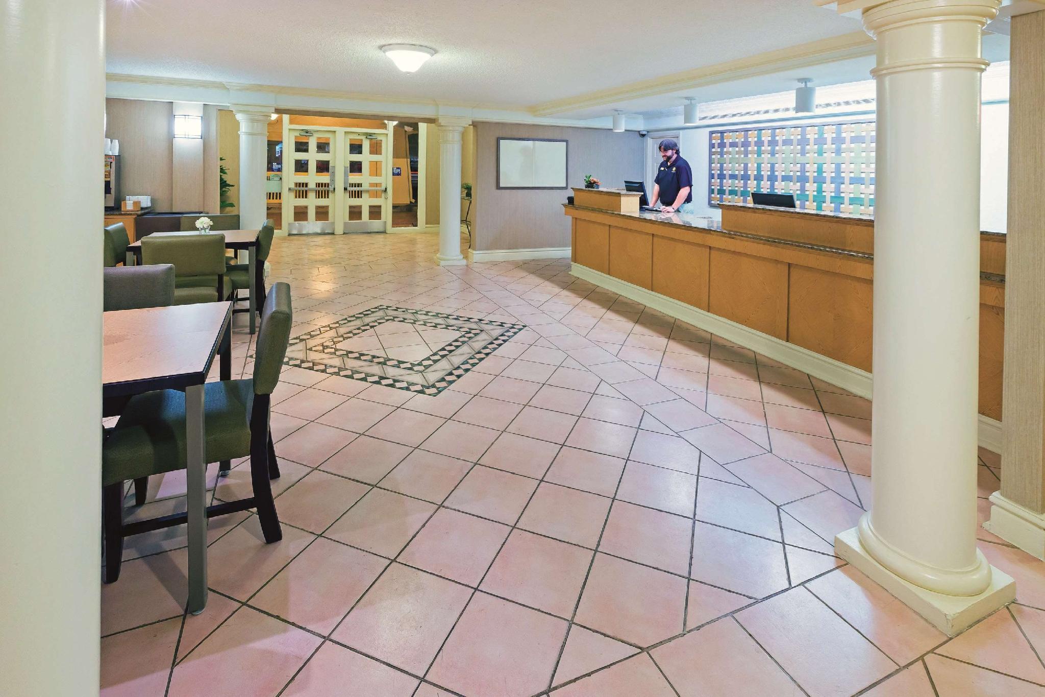 Baymont By Wyndham Lubbock - Downtown Civic Center Hotel Buitenkant foto